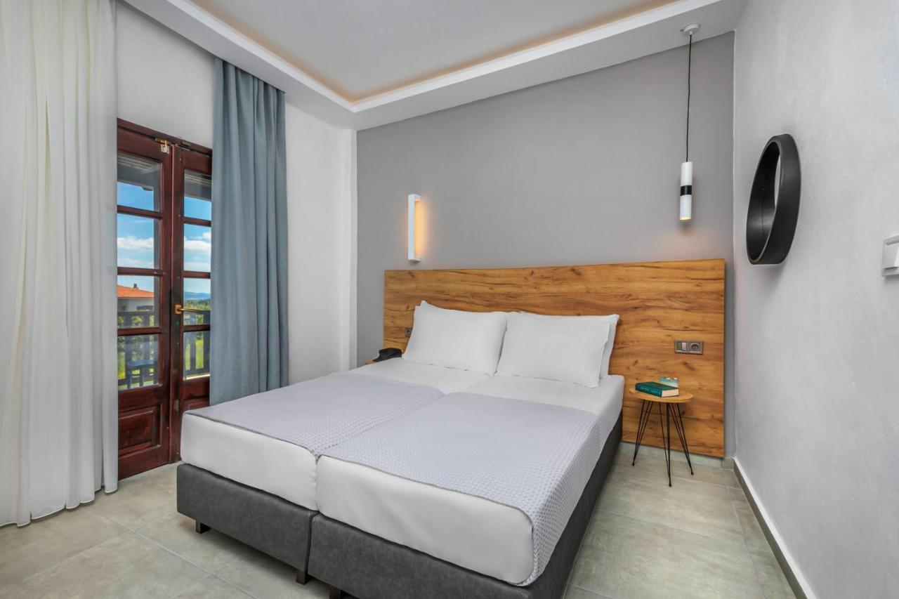 Eleon Suites Afytos Esterno foto