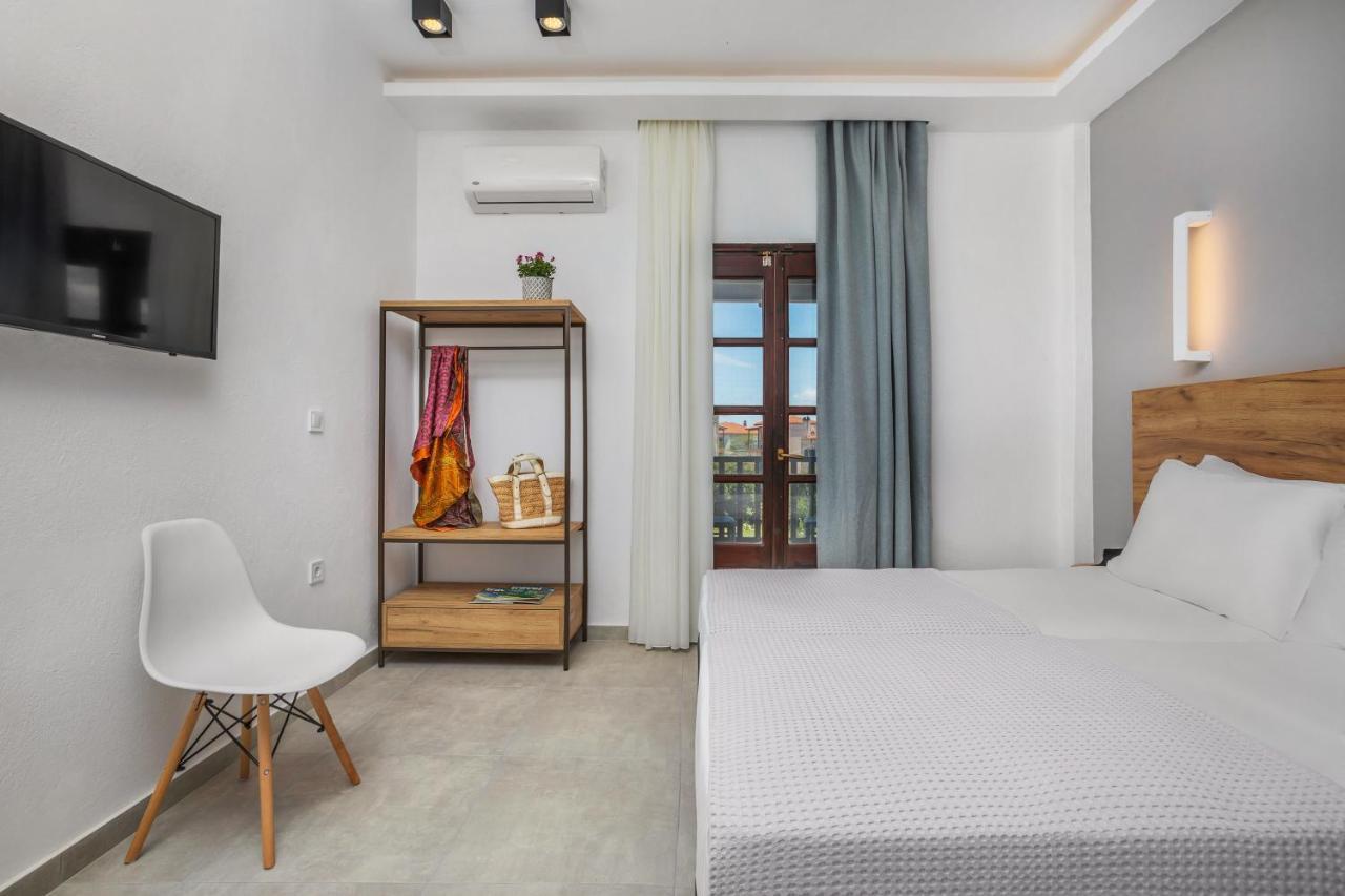 Eleon Suites Afytos Esterno foto