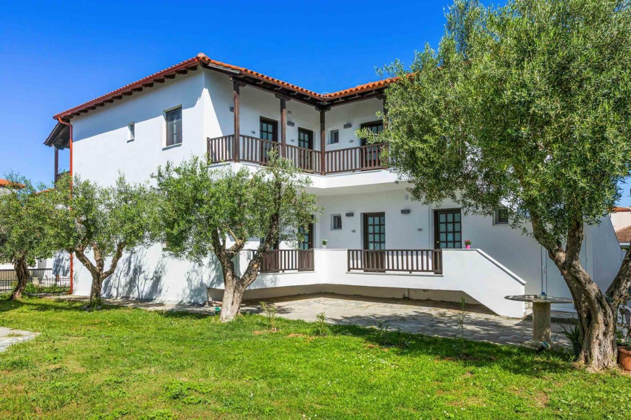 Eleon Suites Afytos Esterno foto