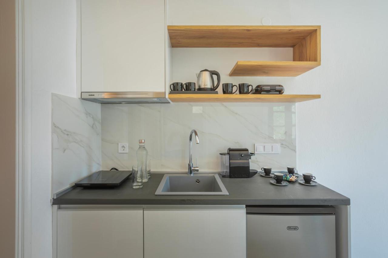 Eleon Suites Afytos Esterno foto