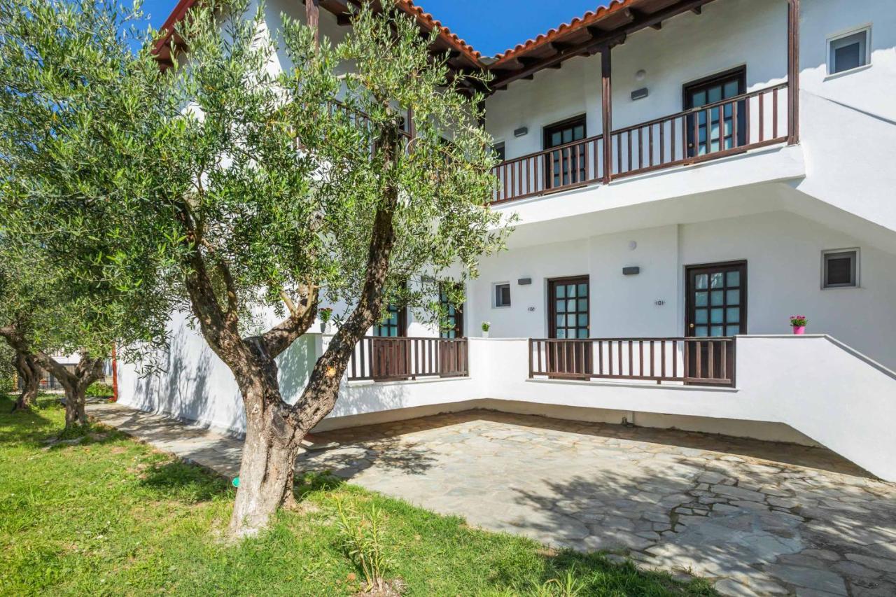 Eleon Suites Afytos Esterno foto