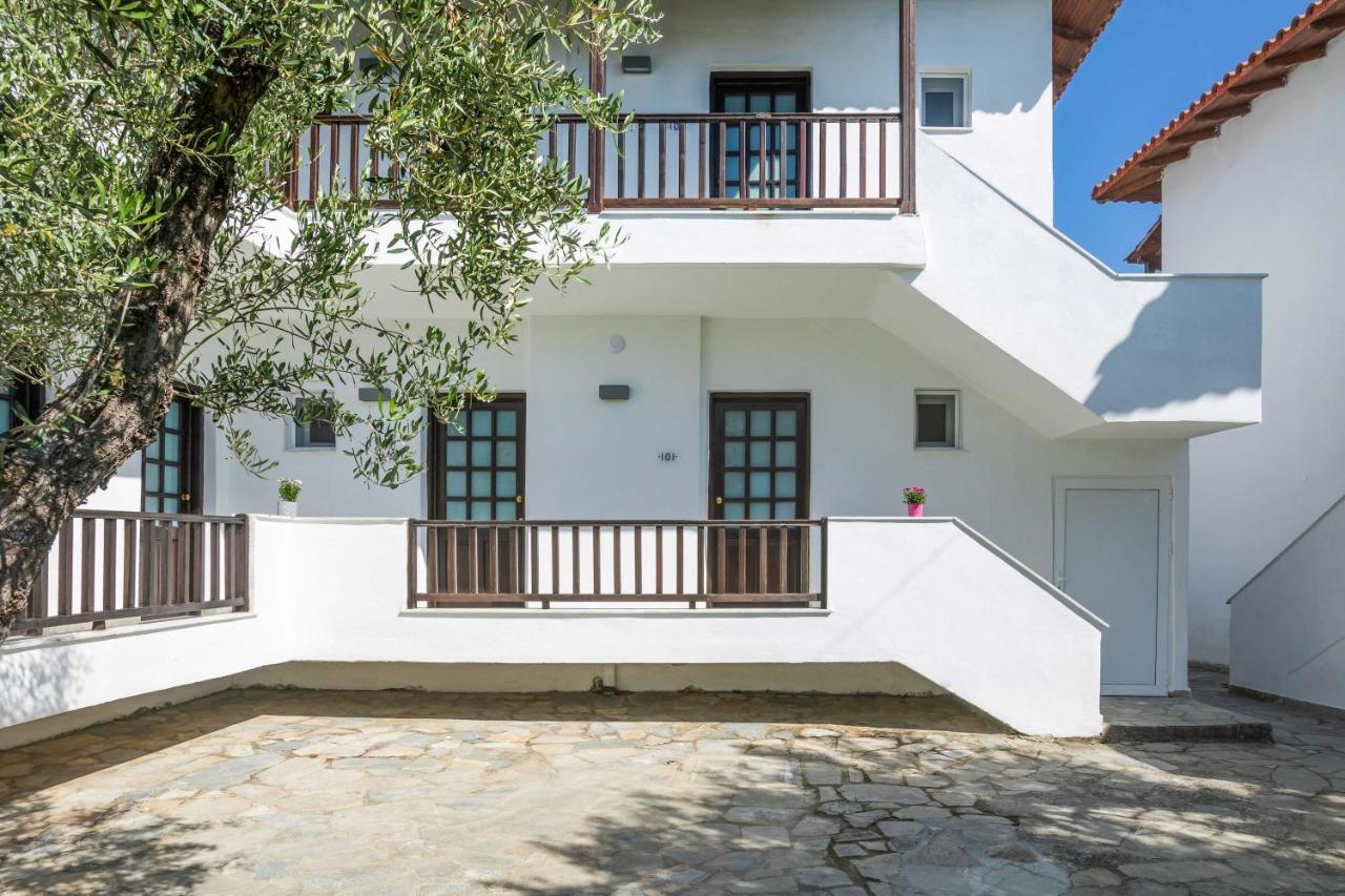 Eleon Suites Afytos Esterno foto