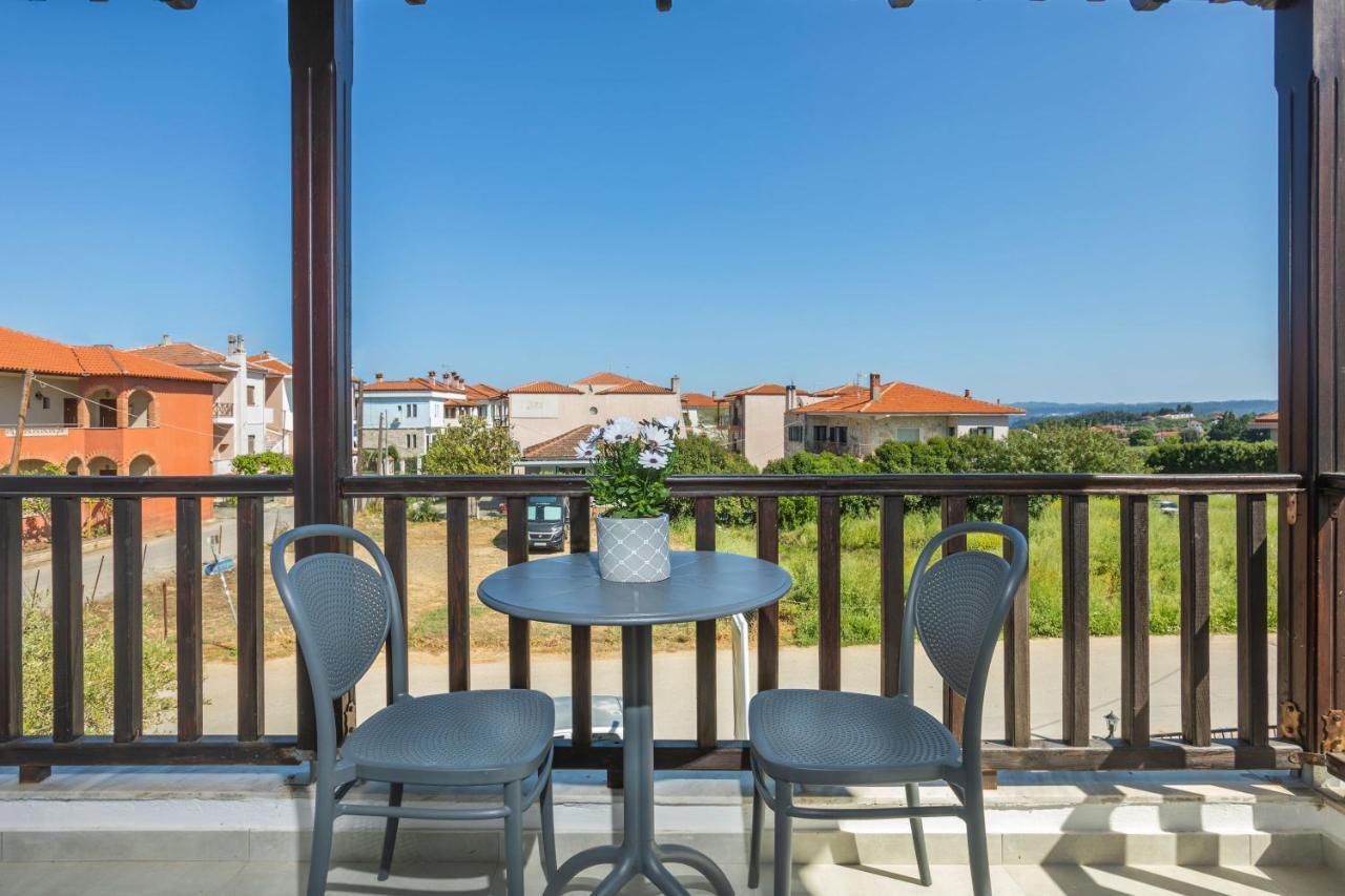 Eleon Suites Afytos Esterno foto