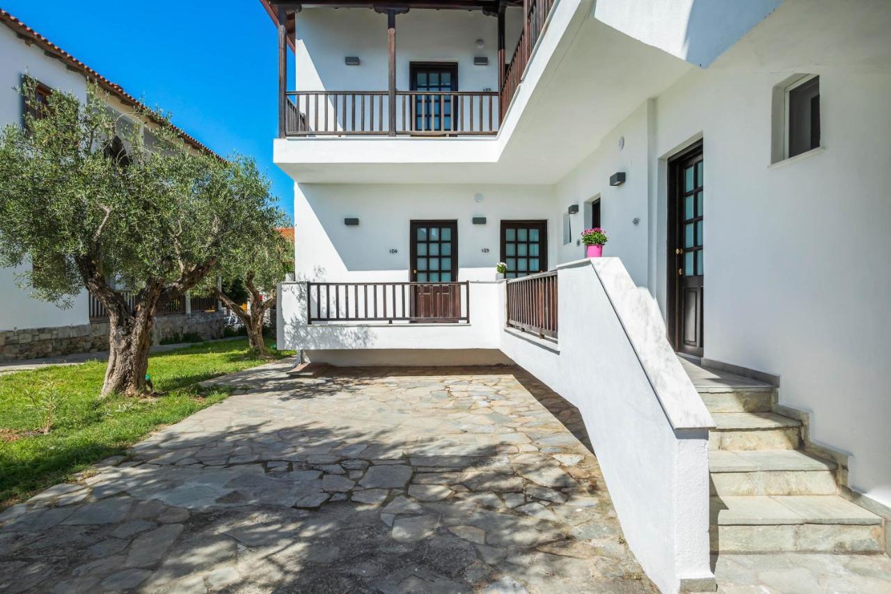 Eleon Suites Afytos Esterno foto