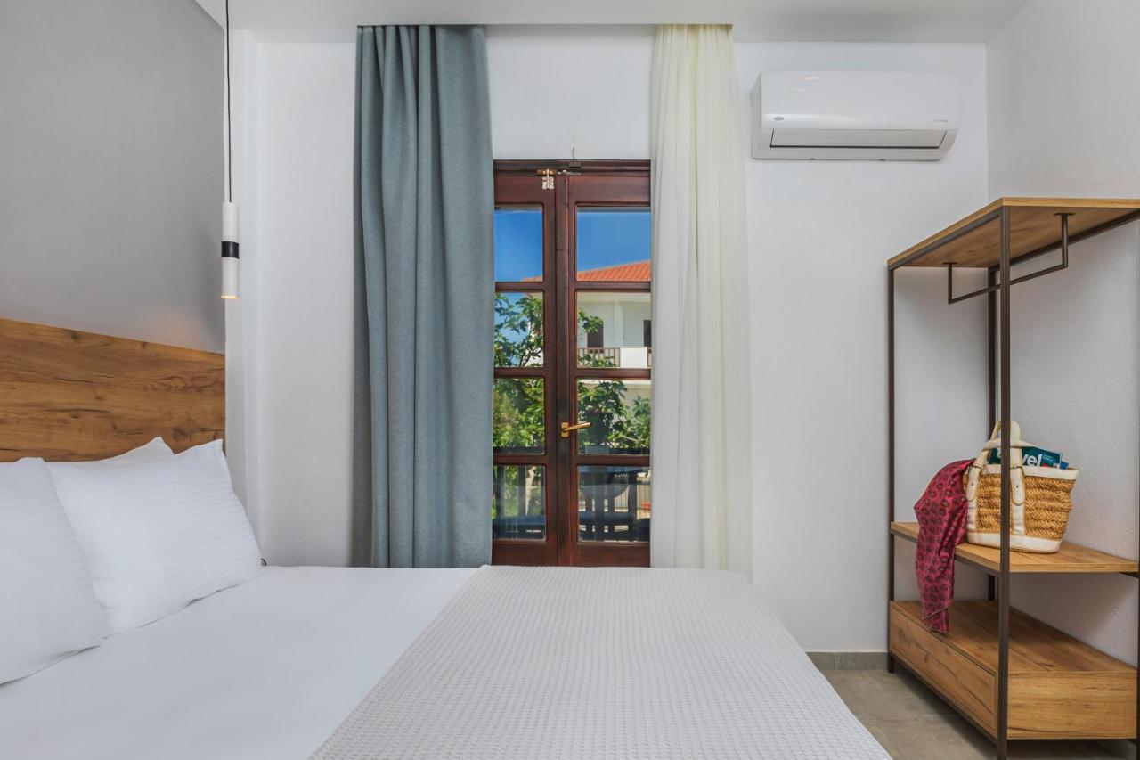 Eleon Suites Afytos Esterno foto
